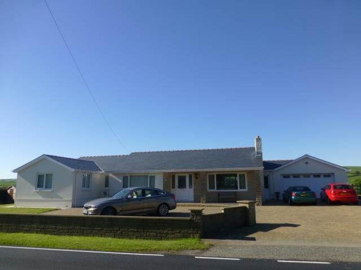 Picture of Bungalow For Rent in Carmarthen, Carmarthenshire, United Kingdom