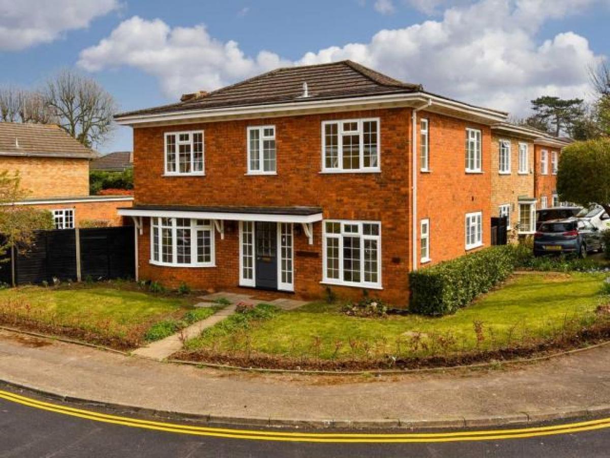 Picture of Home For Rent in Epsom, Surrey, United Kingdom