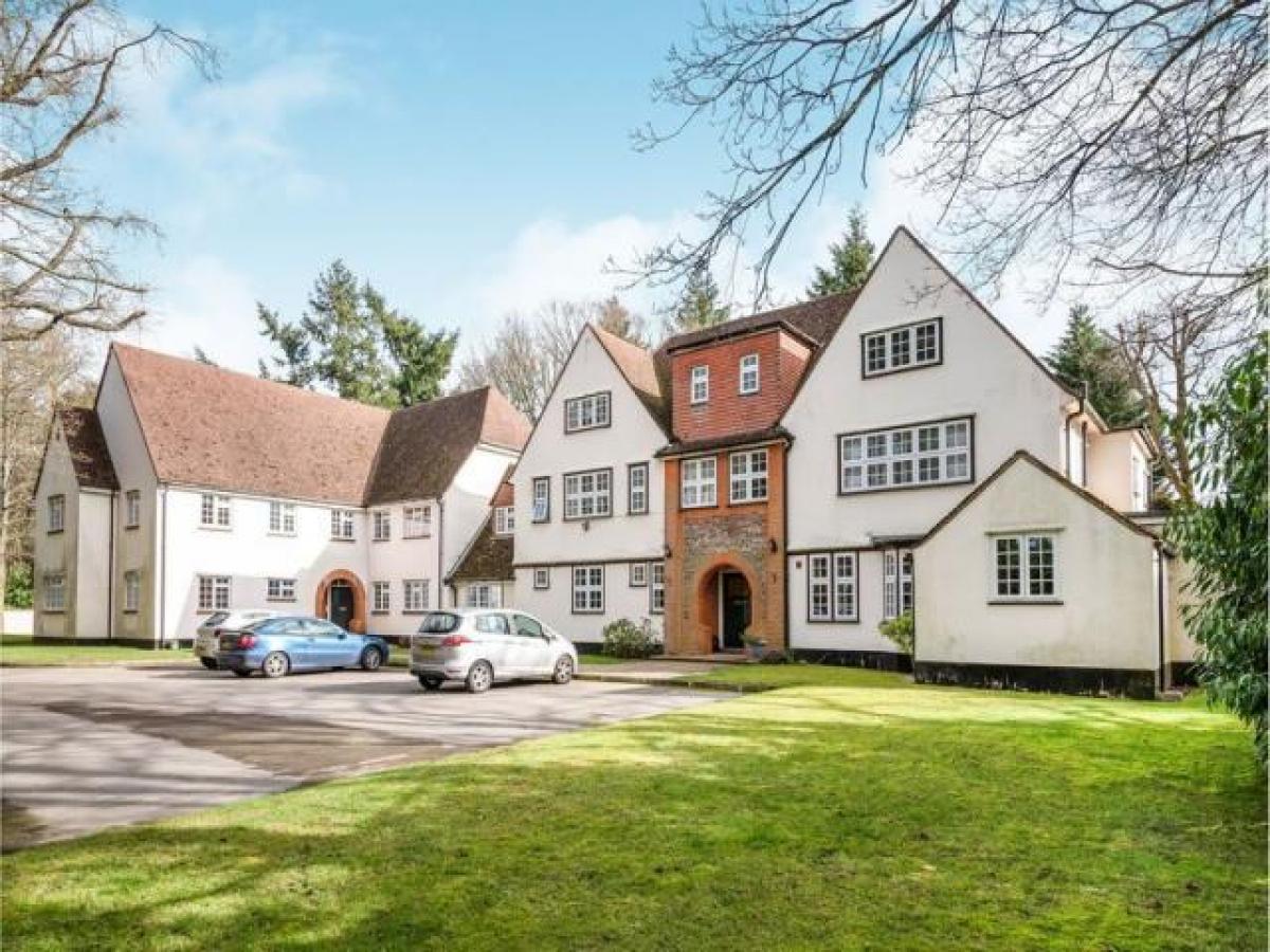 Picture of Apartment For Rent in Camberley, Surrey, United Kingdom