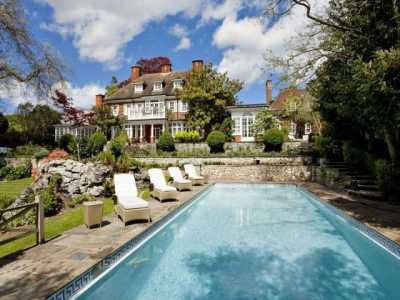 Home For Rent in Kingston upon Thames, United Kingdom