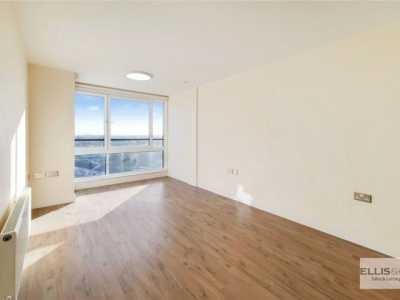 Apartment For Rent in Southall, United Kingdom