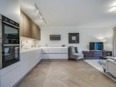 Apartment For Rent in Esher, United Kingdom