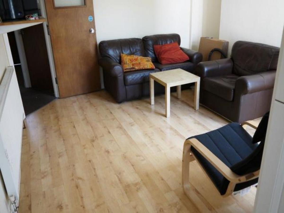 Picture of Apartment For Rent in Gillingham, Dorset, United Kingdom