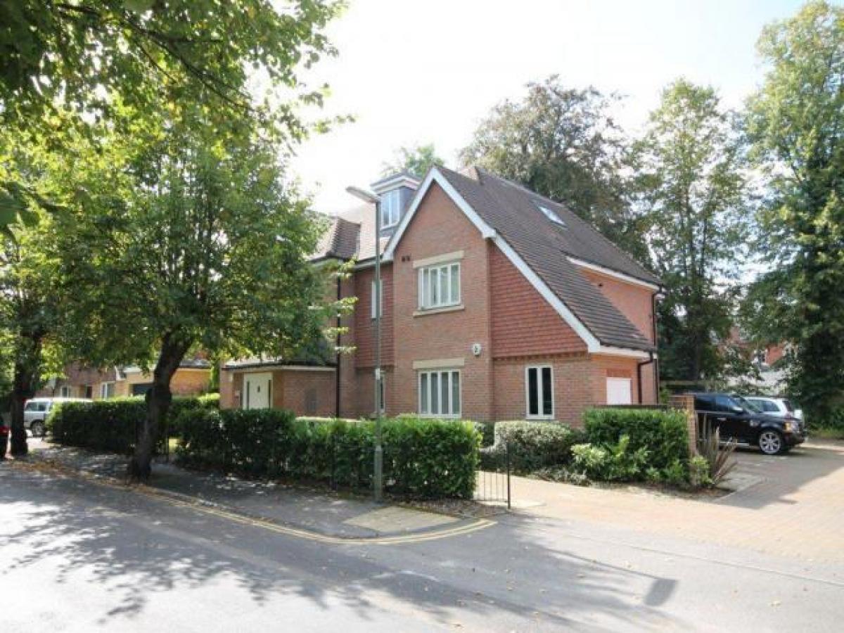Picture of Apartment For Rent in Leatherhead, Surrey, United Kingdom