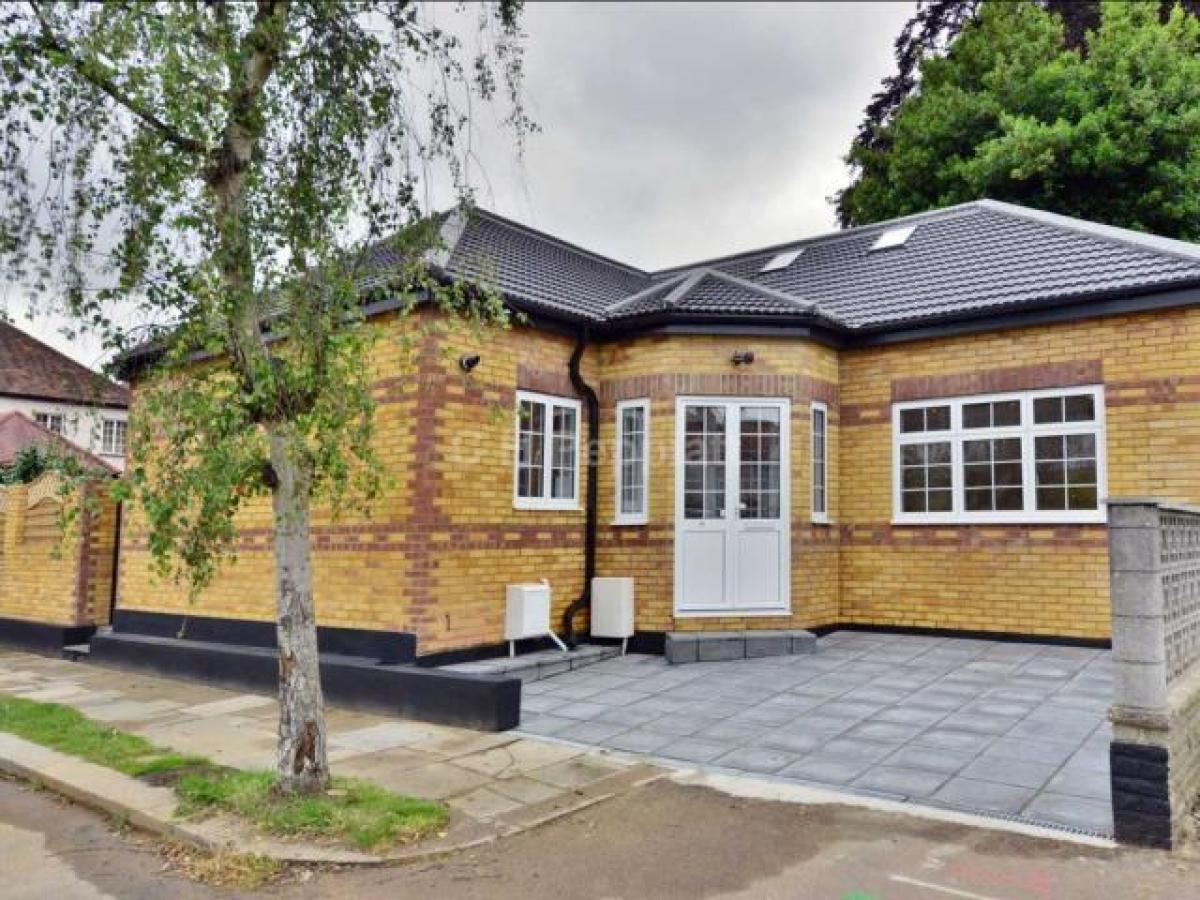 Picture of Bungalow For Rent in London, Greater London, United Kingdom