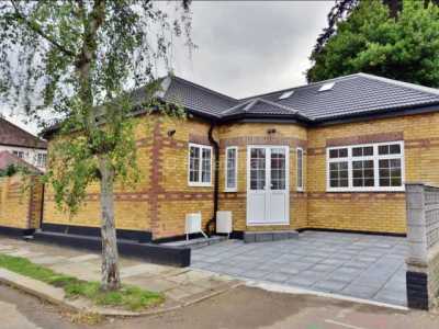 Bungalow For Rent in London, United Kingdom