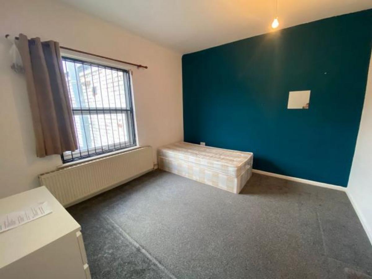 Picture of Apartment For Rent in Smethwick, West Midlands, United Kingdom