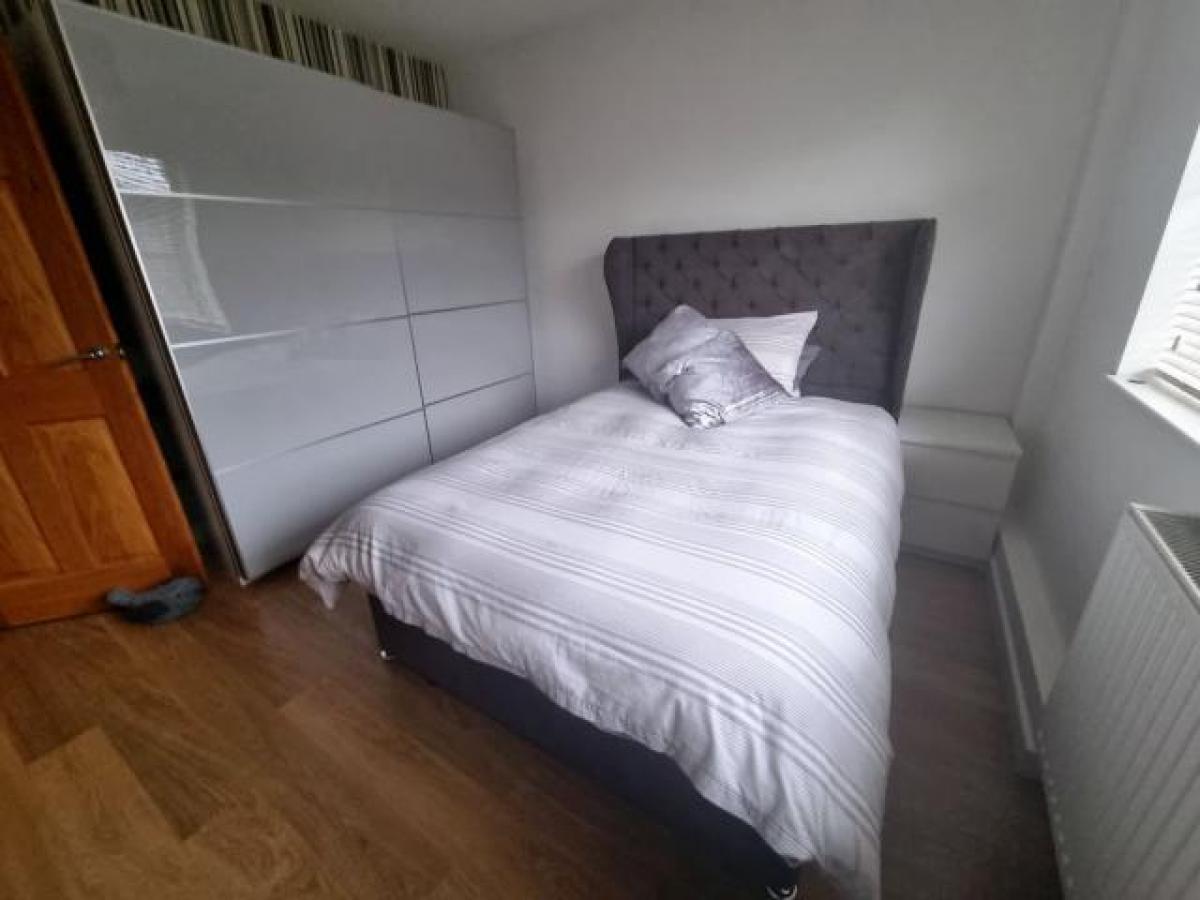 Picture of Apartment For Rent in Poole, Dorset, United Kingdom