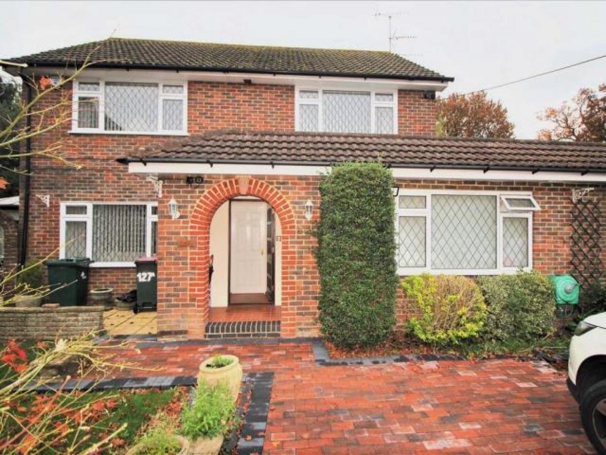 Picture of Apartment For Rent in Crawley, West Sussex, United Kingdom