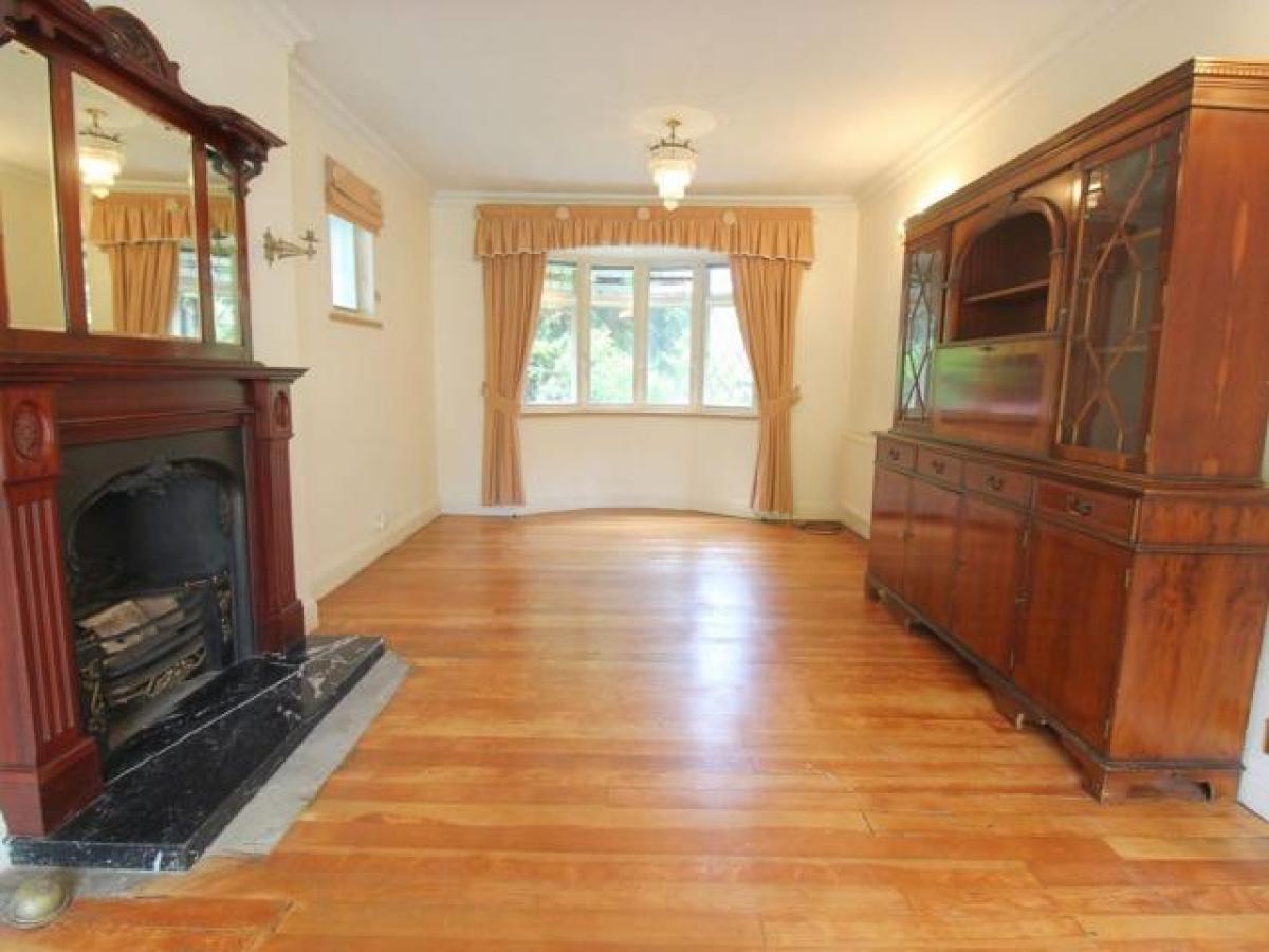 Picture of Bungalow For Rent in Redhill, Surrey, United Kingdom