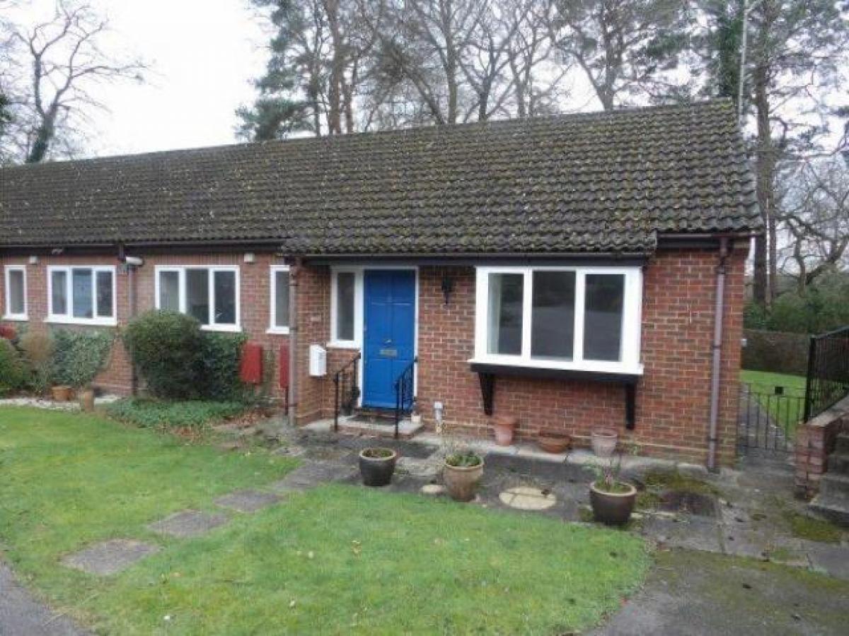 Picture of Bungalow For Rent in Fleet, Hampshire, United Kingdom