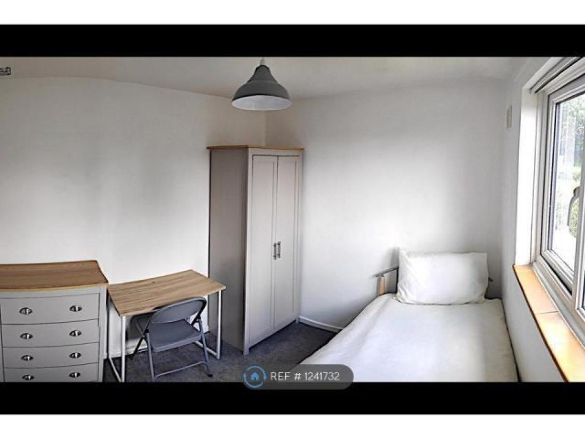 Picture of Apartment For Rent in Crawley, West Sussex, United Kingdom