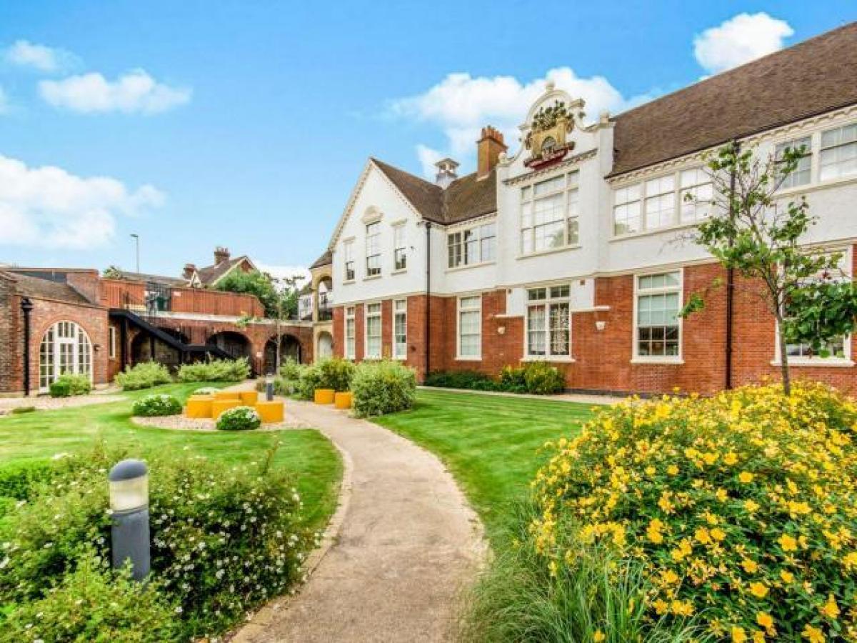 Picture of Apartment For Rent in Redhill, Surrey, United Kingdom