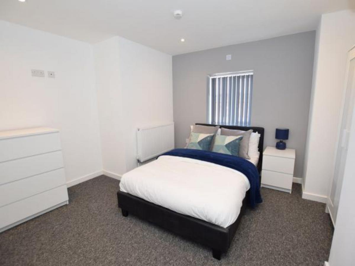Picture of Apartment For Rent in Stourbridge, West Midlands, United Kingdom