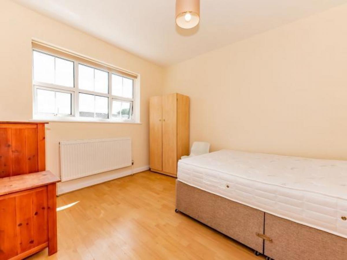 Picture of Apartment For Rent in Camberley, Surrey, United Kingdom
