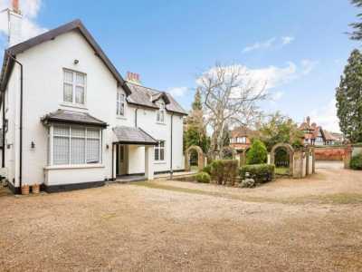 Home For Rent in Walton on Thames, United Kingdom