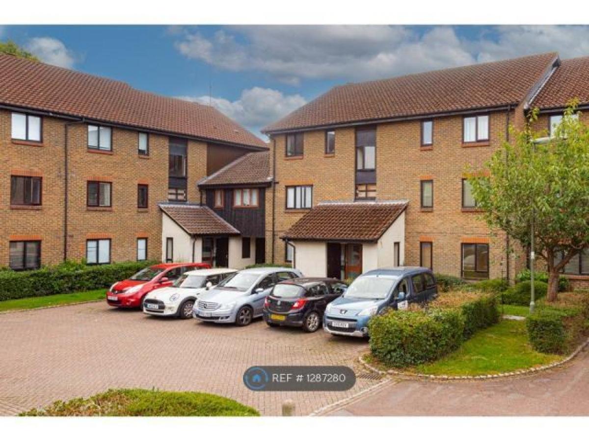 Picture of Apartment For Rent in Horley, Surrey, United Kingdom
