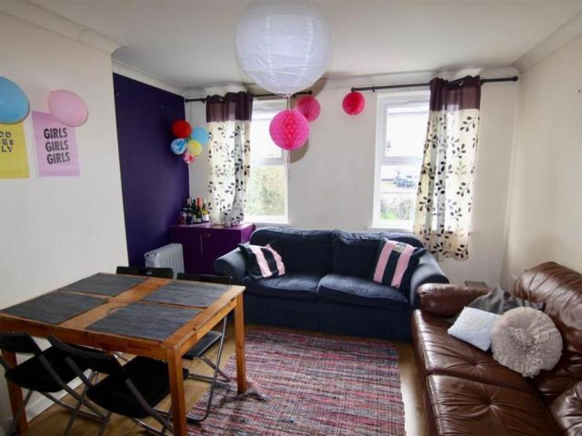 Picture of Home For Rent in Guildford, Surrey, United Kingdom