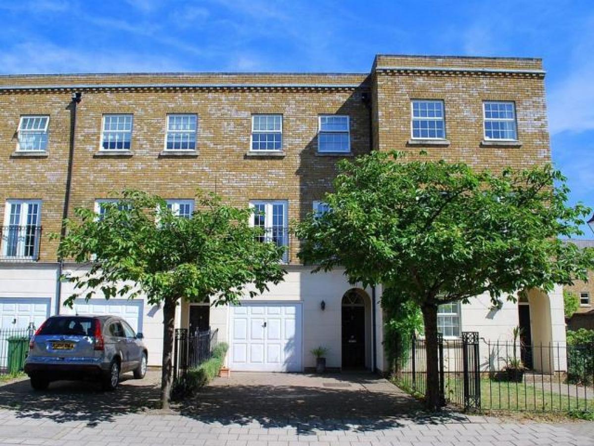 Picture of Home For Rent in Surbiton, Greater London, United Kingdom