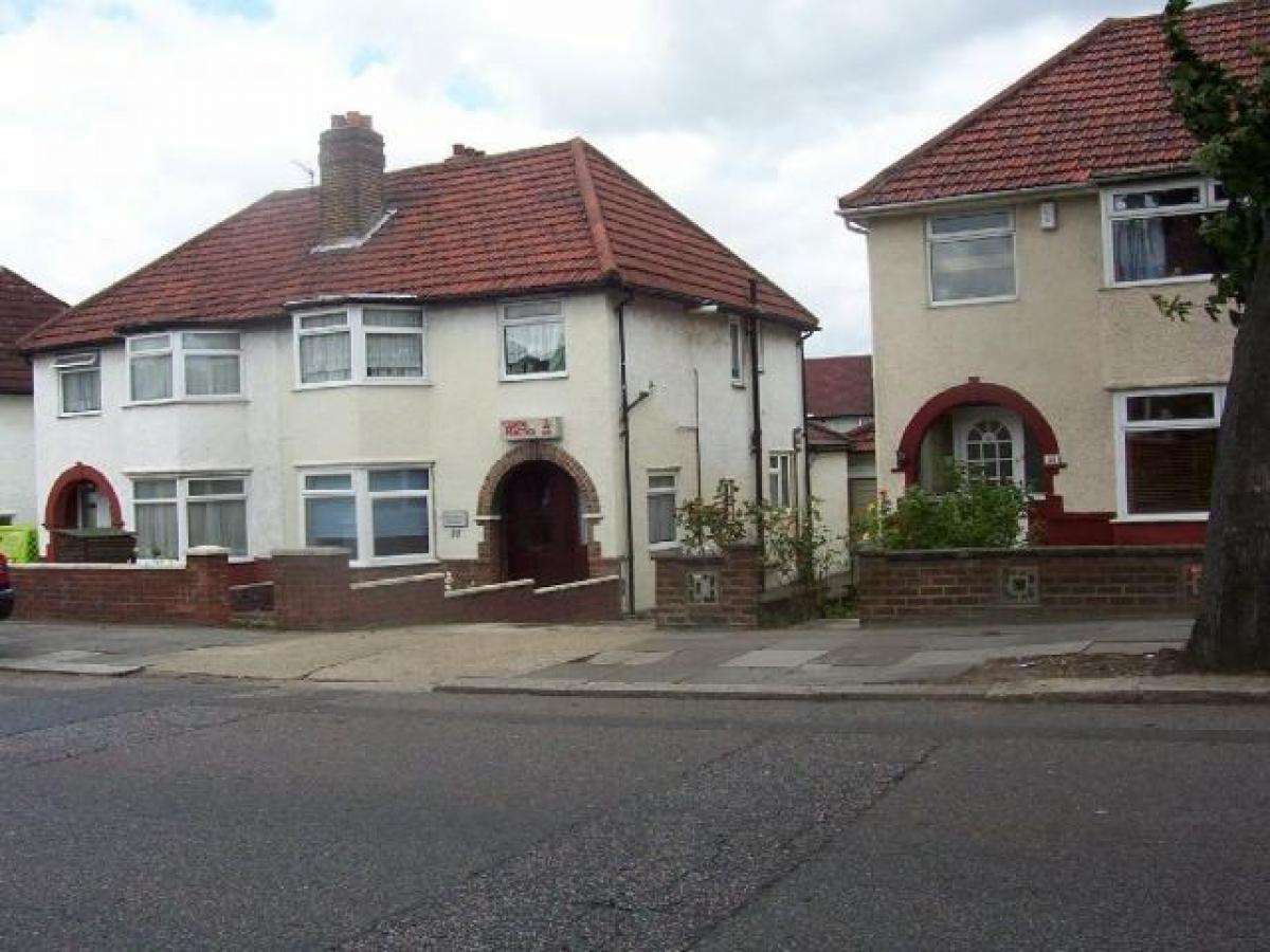 Picture of Bungalow For Rent in London, Greater London, United Kingdom