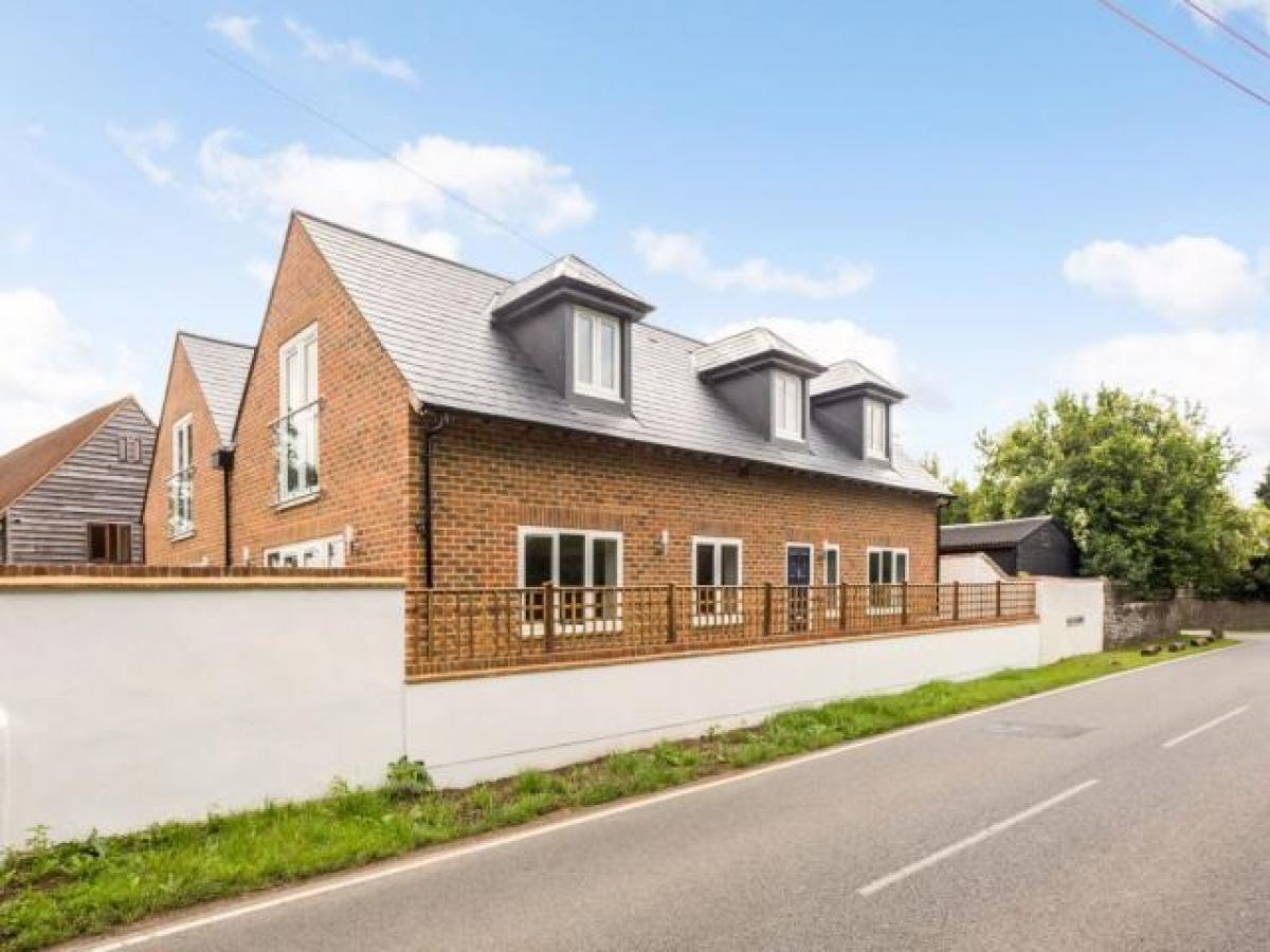 Picture of Home For Rent in Horley, Surrey, United Kingdom