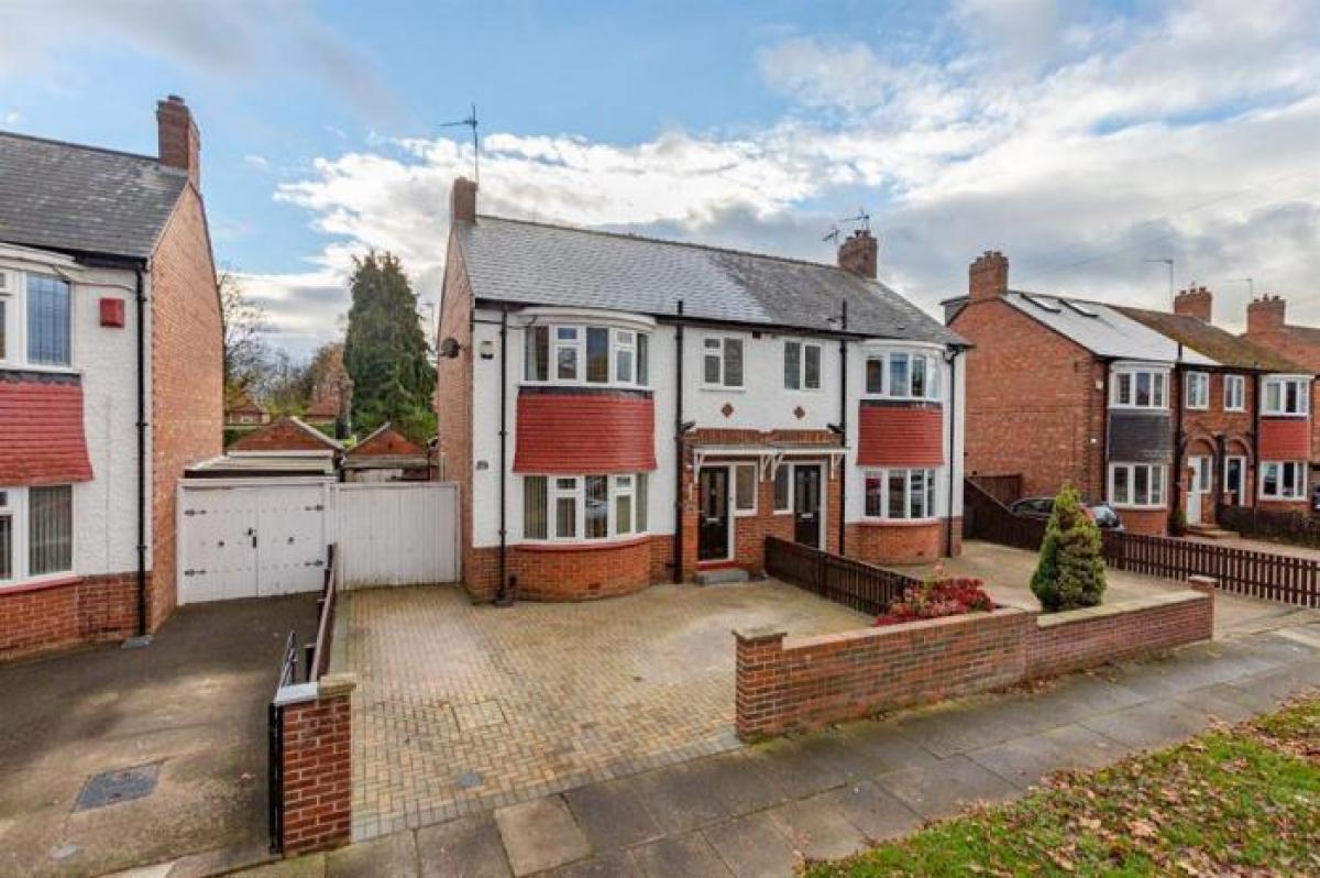 Picture of Home For Sale in Darlington, County Durham, United Kingdom