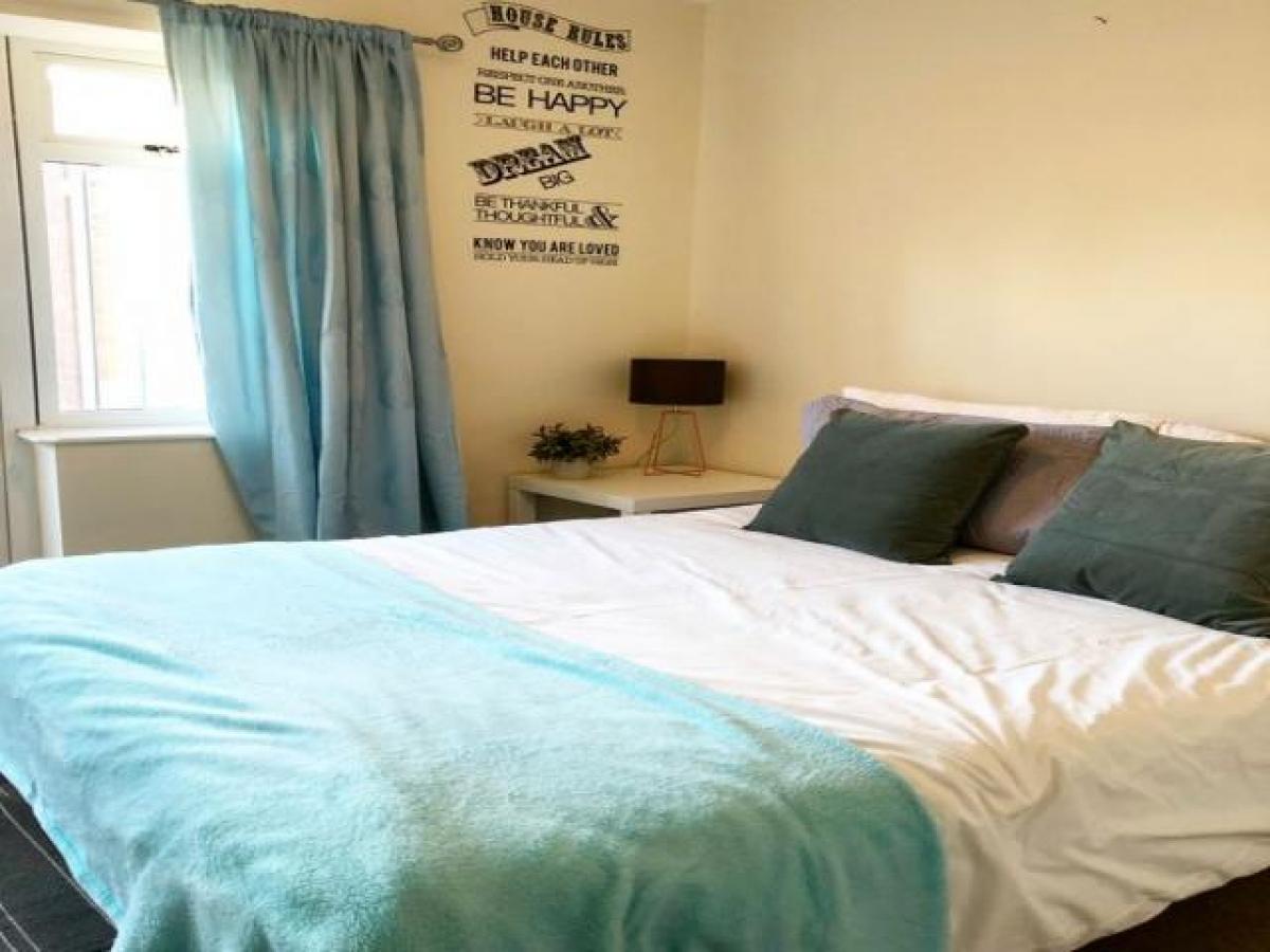Picture of Apartment For Rent in Dudley, West Midlands, United Kingdom