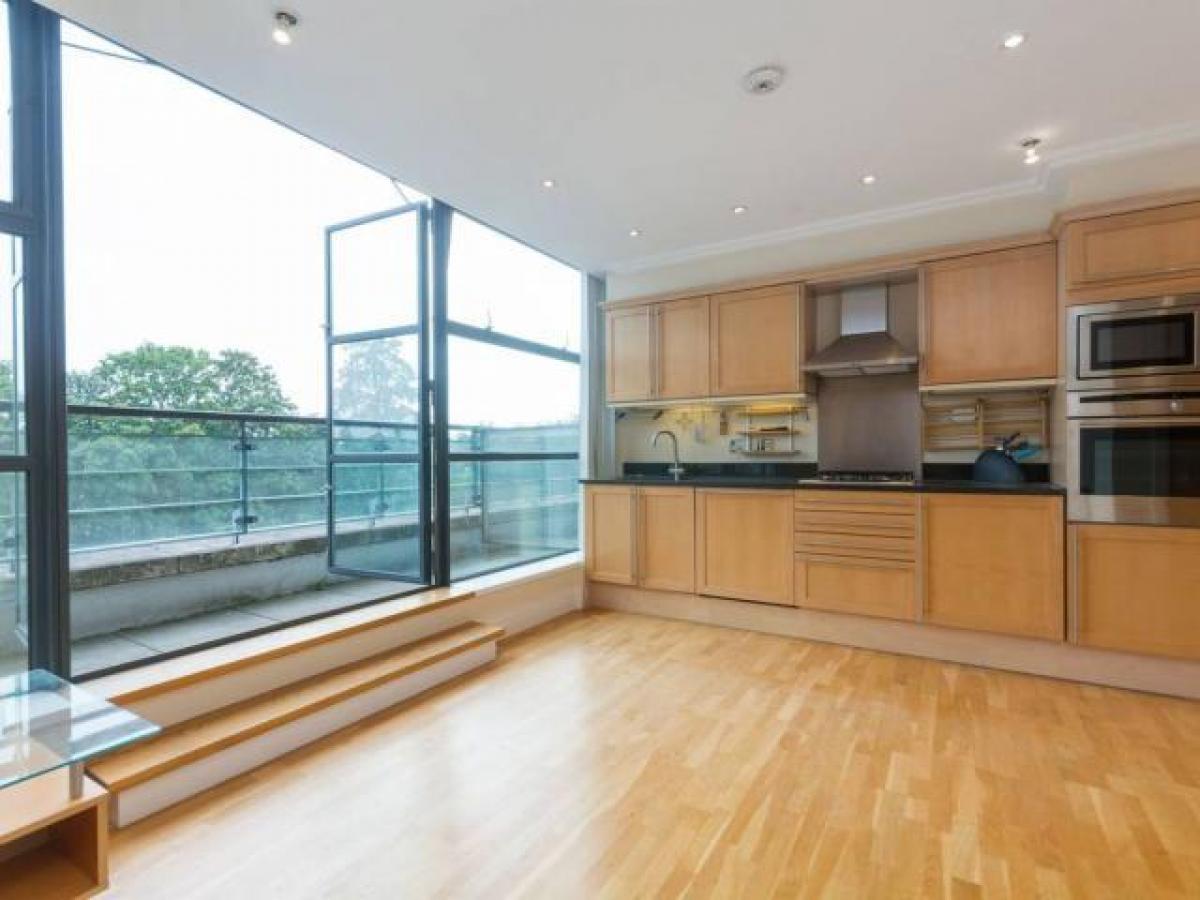 Picture of Apartment For Rent in Brentford, Greater London, United Kingdom
