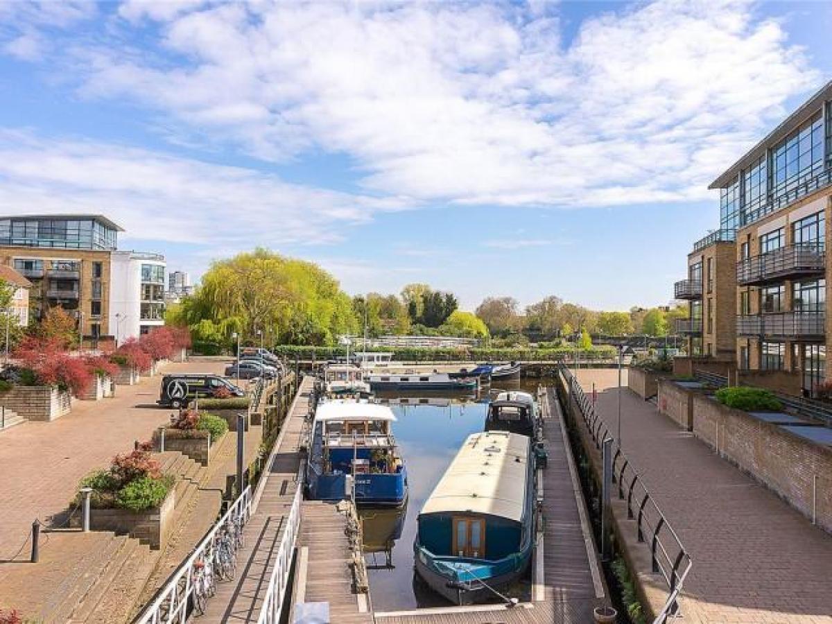 Picture of Apartment For Rent in Brentford, Greater London, United Kingdom