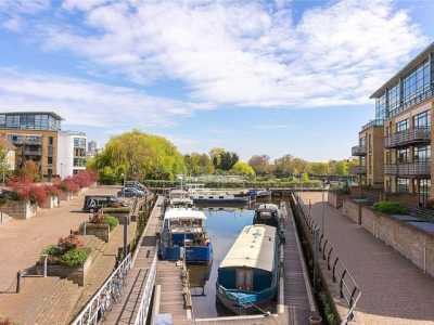 Apartment For Rent in Brentford, United Kingdom