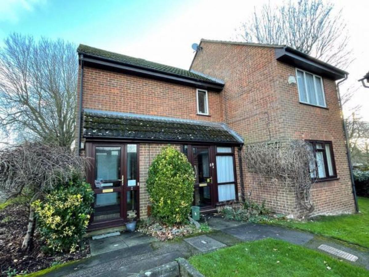 Picture of Apartment For Rent in Leatherhead, Surrey, United Kingdom