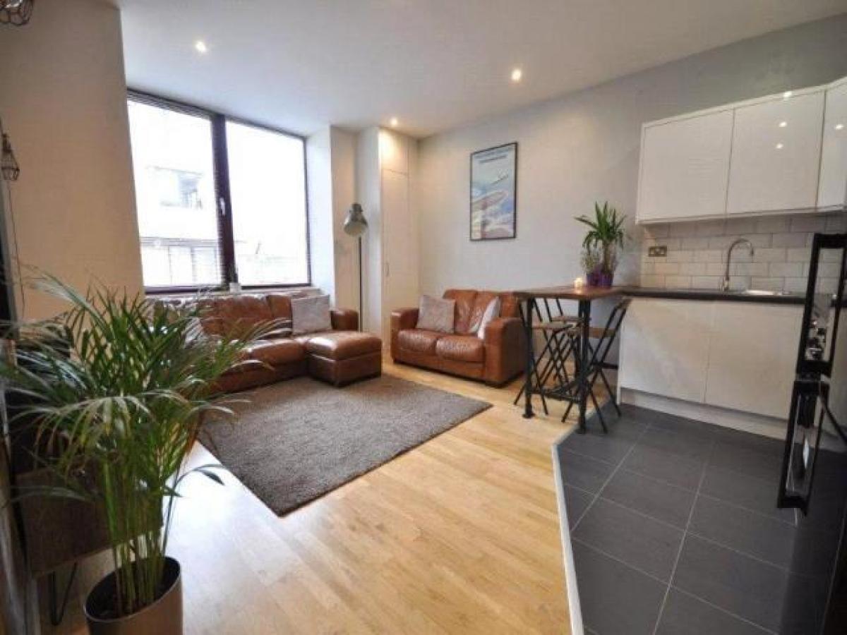 Picture of Apartment For Rent in Horley, Surrey, United Kingdom