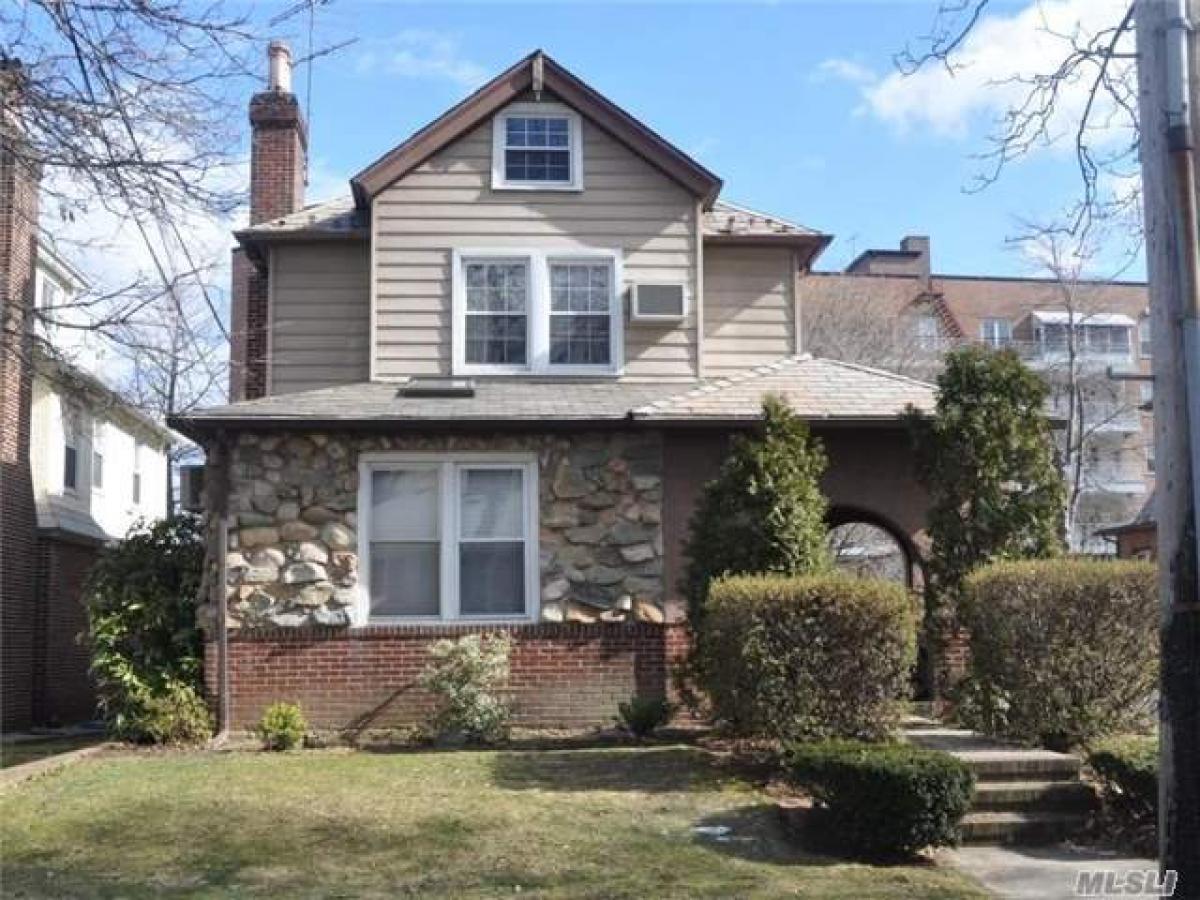 (CARI) Great Opportunity In Beechhurst, Legal Two Family For Sale , Beechhurst, New York, United