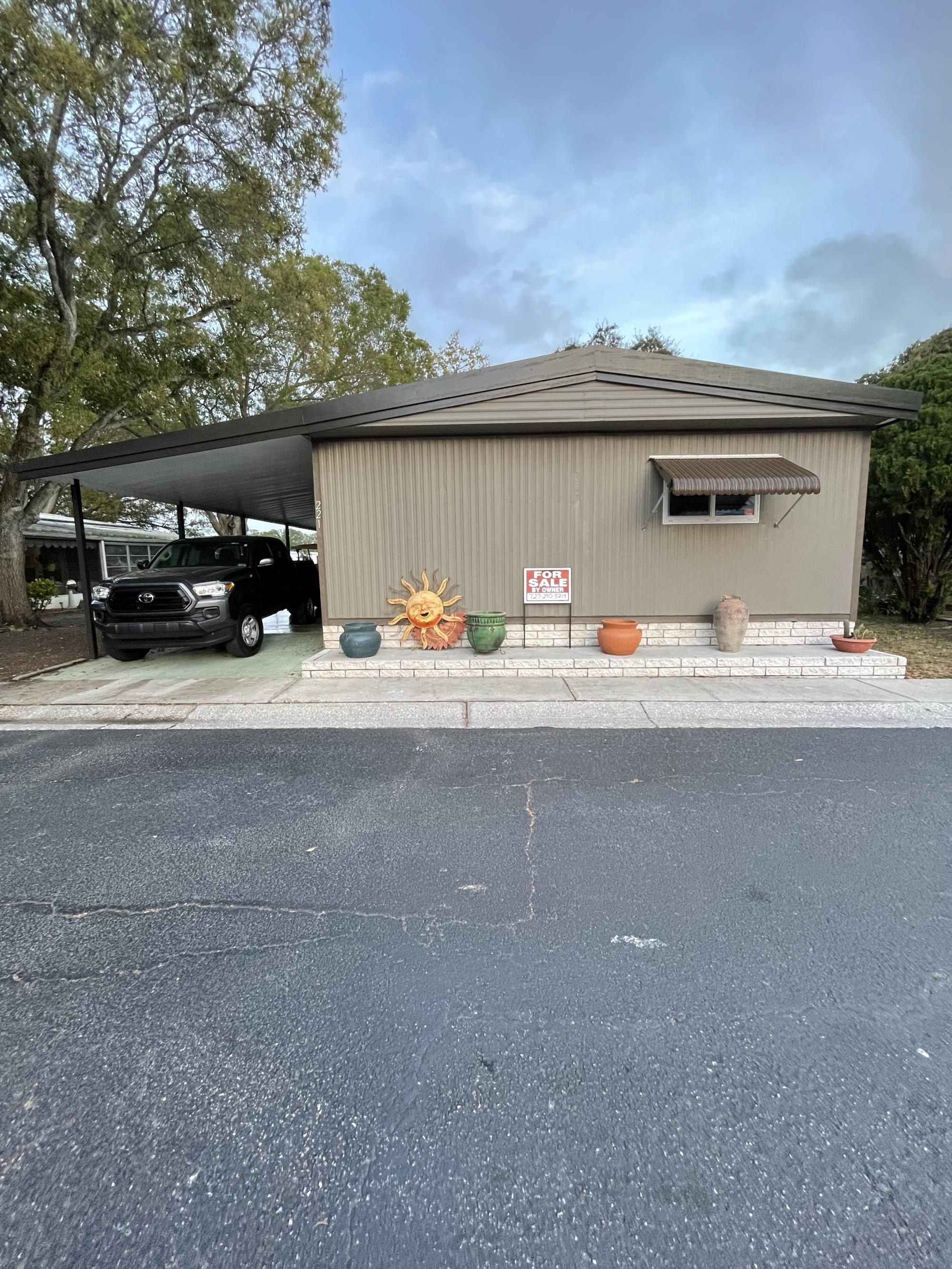 Picture of Mobile Home For Sale in Largo, Florida, United States