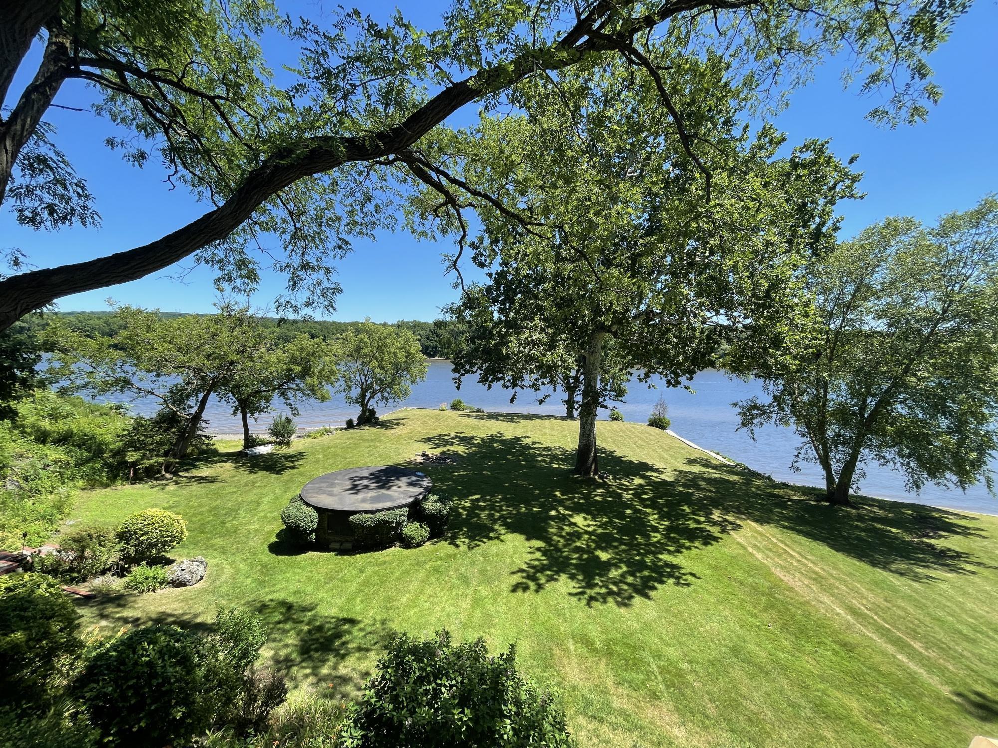 164 Van Wies Point, Glenmont, New York, United States Homes For Sale at GLOBAL LISTINGS