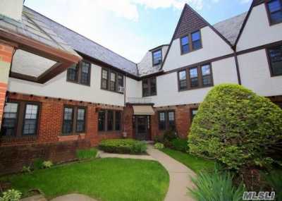 Condo For Sale in Bayside, New York