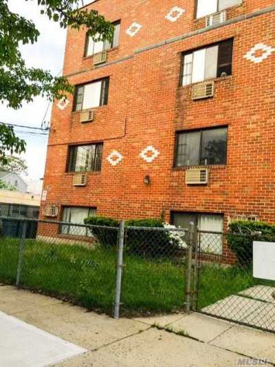Condo For Sale in College Point, New York