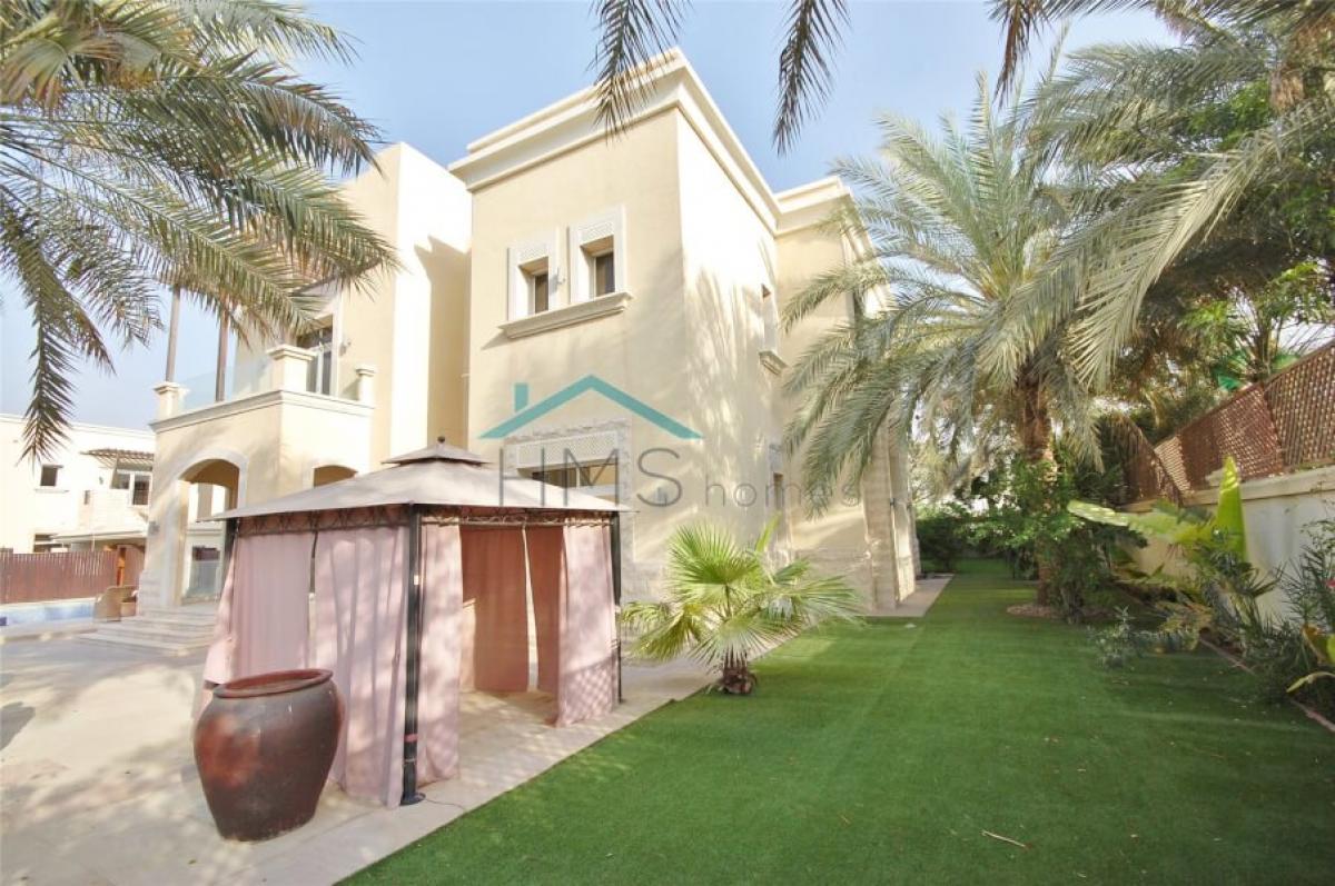 Picture of Villa For Sale in Emirates Hills, Dubai, United Arab Emirates