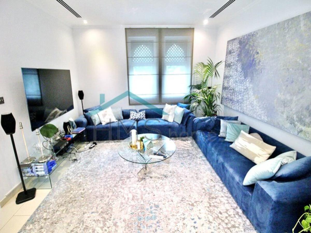 Picture of Villa For Sale in Jumeirah Park, Dubai, United Arab Emirates