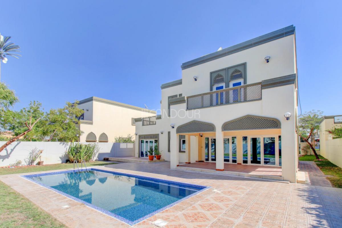 Picture of Villa For Sale in Jumeirah Park, Dubai, United Arab Emirates