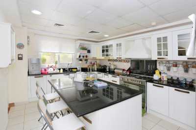 Villa For Rent in Meadows, United Arab Emirates