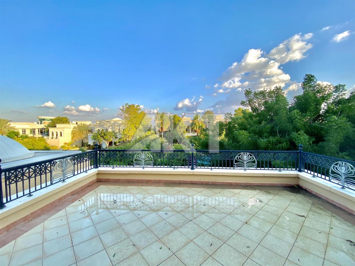 Picture of Villa For Sale in Emirates Hills, Dubai, United Arab Emirates