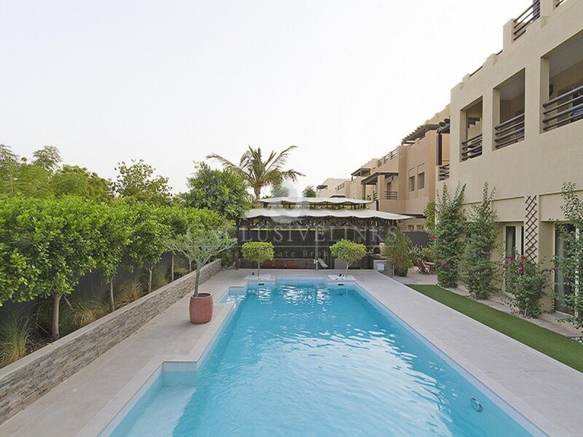 Picture of Villa For Rent in The Lakes, Dubai, United Arab Emirates