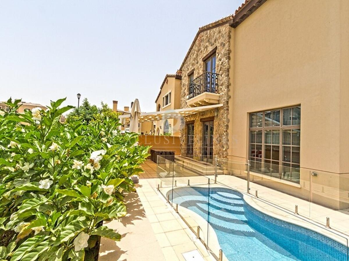 Picture of Villa For Sale in Jumeirah Golf Estates, Dubai, United Arab Emirates
