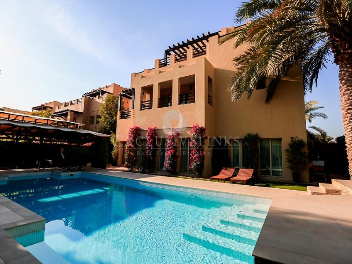Picture of Villa For Sale in The Lakes, Dubai, United Arab Emirates
