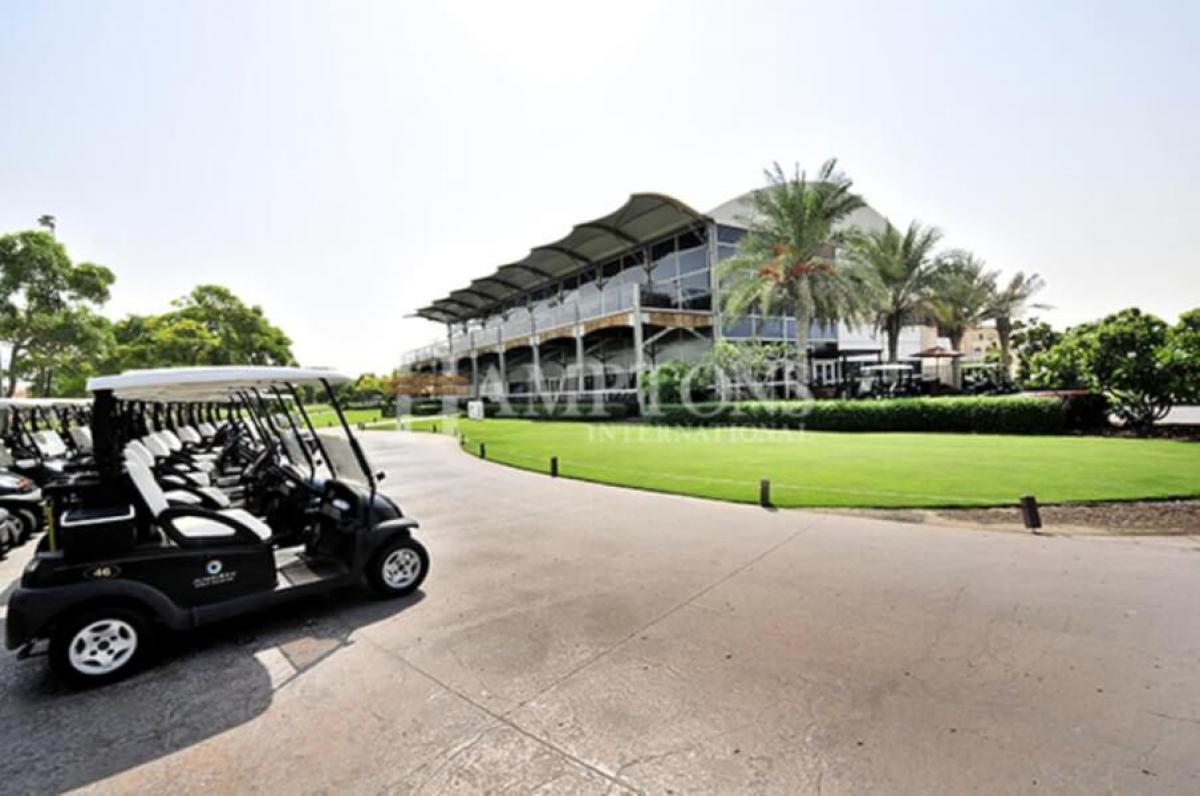 Picture of Villa For Sale in Jumeirah Golf Estates, Dubai, United Arab Emirates