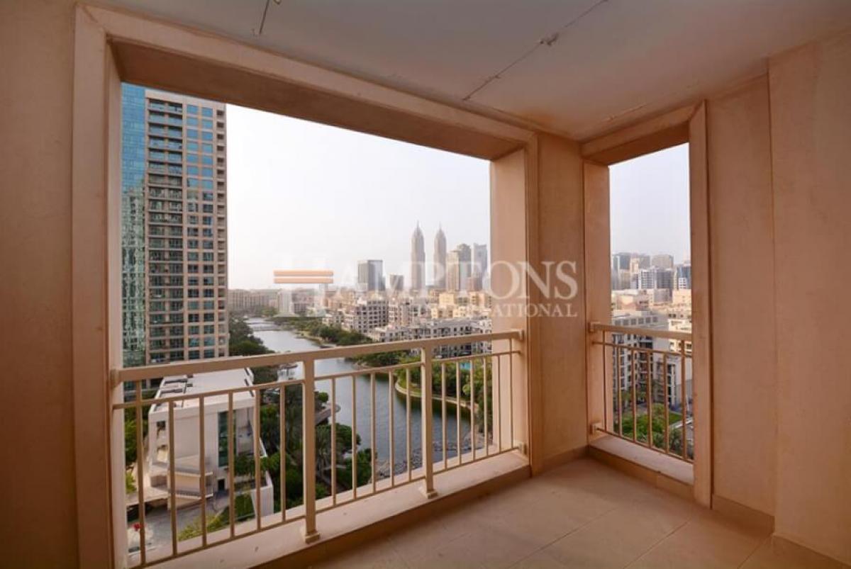 Picture of Apartment For Sale in The Views, Dubai, United Arab Emirates
