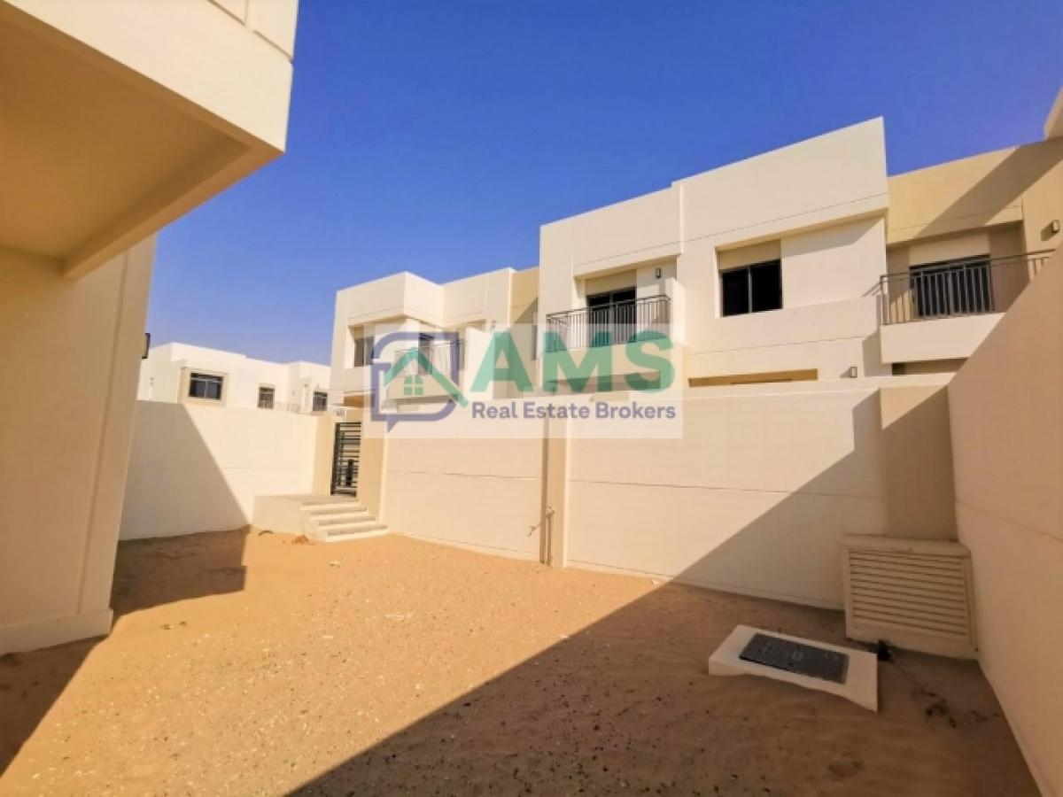 Picture of Villa For Rent in Town Square, Dubai, United Arab Emirates