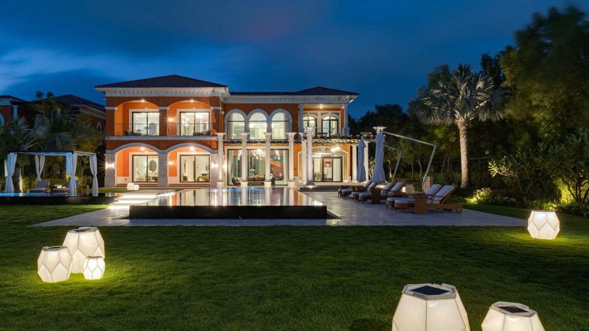 Picture of Villa For Sale in The Palm Jumeirah, Dubai, United Arab Emirates