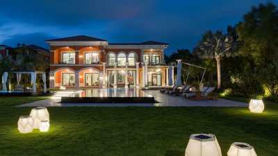 Villa For Sale in The Palm Jumeirah, United Arab Emirates